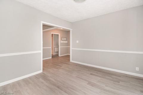 2419 E 30th St, Lorain, OH 44055 photo 10