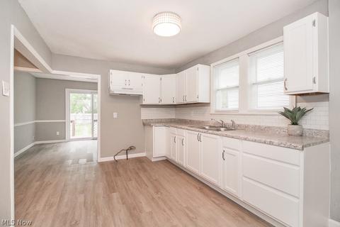 2419 E 30th St, Lorain, OH 44055 photo 4