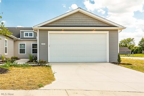 202 Silver Spring Cir, Elyria, OH 44035 photo 2