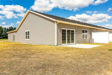 202 Silver Spring Cir, Elyria, OH 44035 photo 5