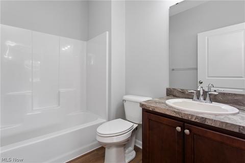 202 Silver Spring Cir, Elyria, OH 44035 photo 28