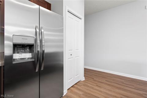 202 Silver Spring Cir, Elyria, OH 44035 photo 9