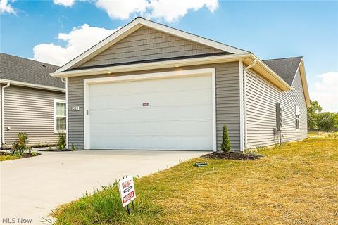 202 Silver Spring Cir, Elyria, OH 44035 photo 3