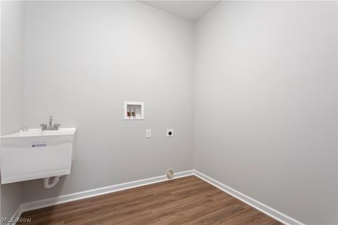 202 Silver Spring Cir, Elyria, OH 44035 photo 16