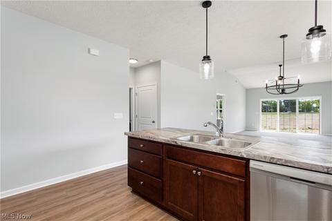 202 Silver Spring Cir, Elyria, OH 44035 photo 8