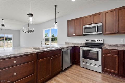 202 Silver Spring Cir, Elyria, OH 44035 photo 7