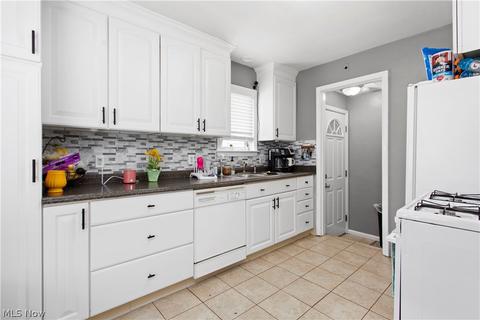 6506 Forest Ave, Parma, OH 44129 photo 5