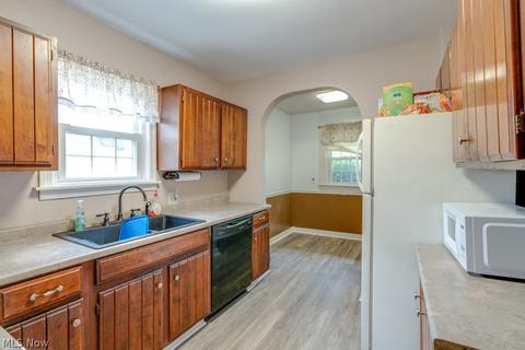 246 Wayne Ave, Akron, OH 44301 photo 7