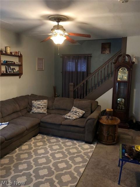 369 Sexton St, Struthers, OH 44471 photo 3