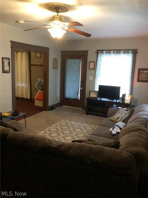 369 Sexton St, Struthers, OH 44471 photo 4