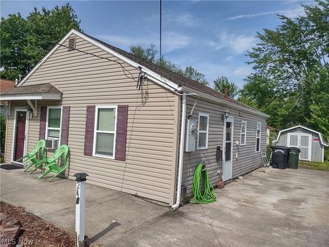 241 Hayes Ave, Elyria, OH 44035 photo 1