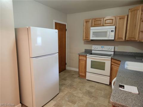 285 Pasadena Ave, Elyria, OH 44035 photo 5