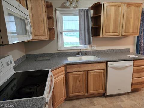 285 Pasadena Ave, Elyria, OH 44035 photo 4