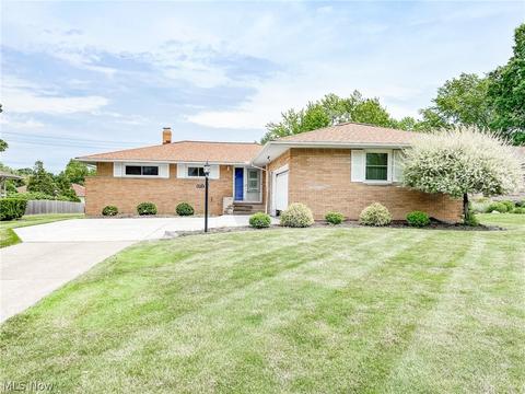 5717 Rangeview Dr, Seven Hills, OH 44131 photo 1