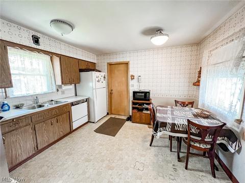 5717 Rangeview Dr, Seven Hills, OH 44131 photo 3
