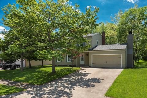 2271 David Ave, Parma, OH 44134 photo 2