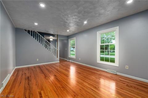 2271 David Ave, Parma, OH 44134 photo 8