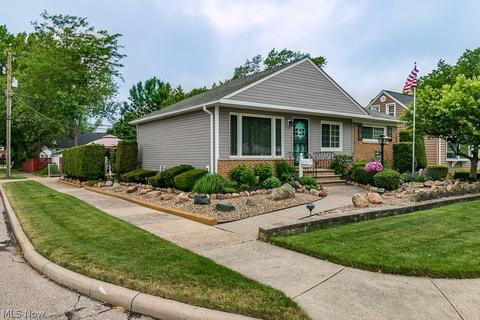 856 E 261st St, Euclid, OH 44132 photo 3