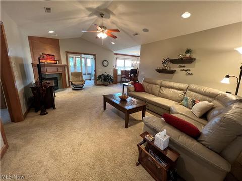 233 Pinehurst Dr, Dover, OH 44622 photo 4