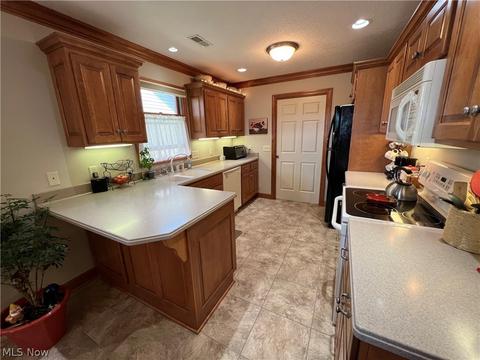 233 Pinehurst Dr, Dover, OH 44622 photo 11