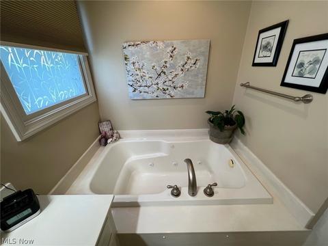 233 Pinehurst Dr, Dover, OH 44622 photo 18