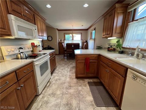 233 Pinehurst Dr, Dover, OH 44622 photo 12
