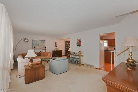 2771 Brian Dr, Parma, OH 44134 photo 8
