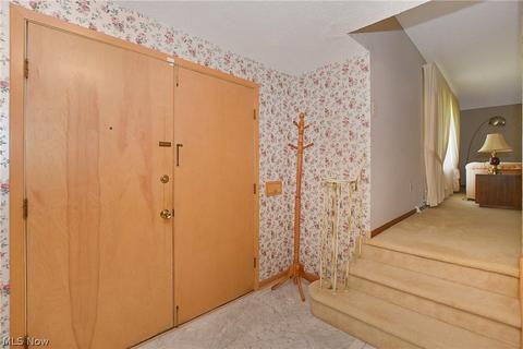 2771 Brian Dr, Parma, OH 44134 photo 3