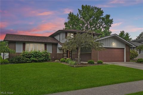 2771 Brian Dr, Parma, OH 44134 photo 2