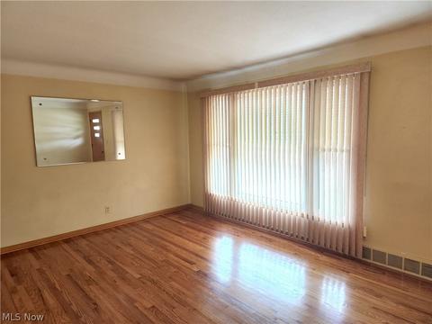 2369 E 290th St, Wickliffe, OH 44092 photo 4