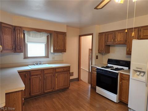 2369 E 290th St, Wickliffe, OH 44092 photo 9