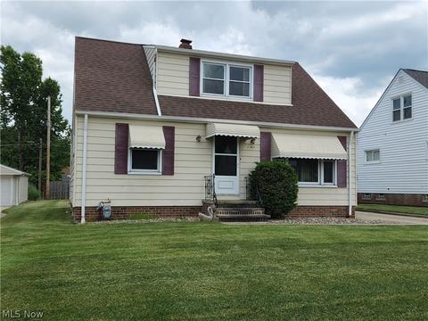 2369 E 290th St, Wickliffe, OH 44092 photo 2