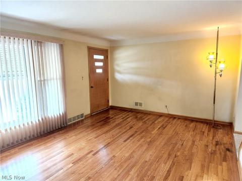 2369 E 290th St, Wickliffe, OH 44092 photo 3