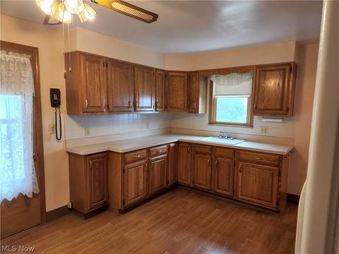 2369 E 290th St, Wickliffe, OH 44092 photo 8
