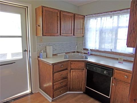 833 Ranney St, Akron, OH 44310 photo 6