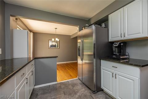 3399 Hetzel Dr, Parma, OH 44134 photo 9