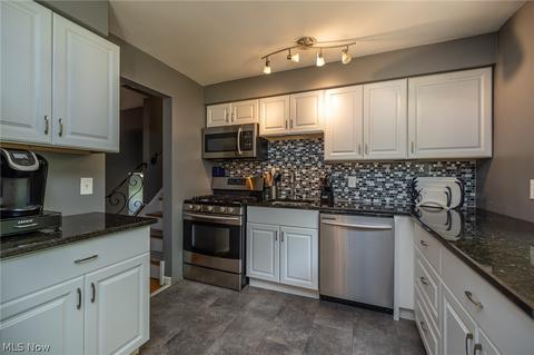 3399 Hetzel Dr, Parma, OH 44134 photo 7