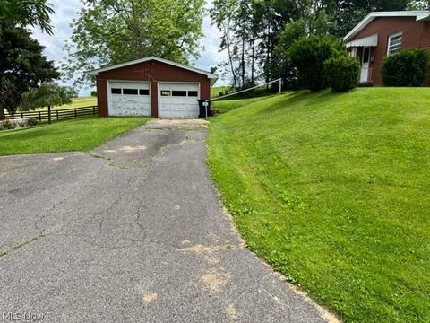 117 Circle Dr, Flushing, OH 43977 photo 2