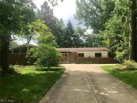 5366 Chickadee Ln, Lyndhurst, OH 44124 photo 1