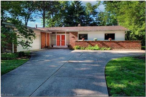 5366 Chickadee Ln, Lyndhurst, OH 44124 photo 2