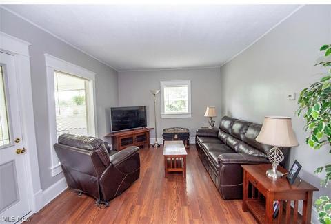 58 Harvey St, Struthers, OH 44471 photo 3