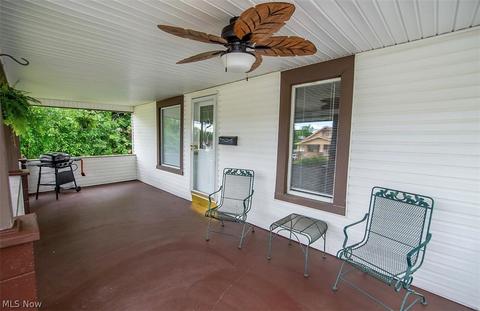 58 Harvey St, Struthers, OH 44471 photo 2