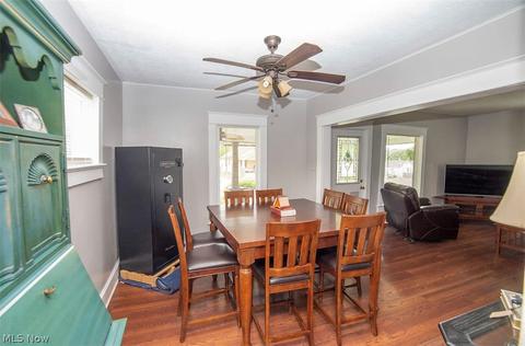 58 Harvey St, Struthers, OH 44471 photo 4