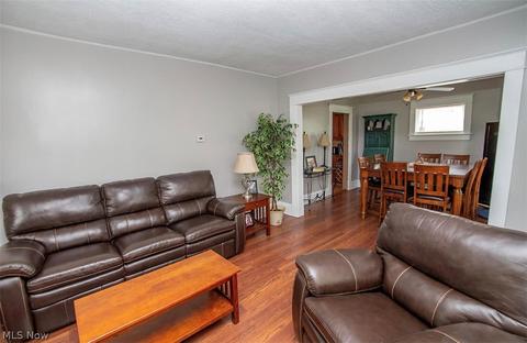 58 Harvey St, Struthers, OH 44471 photo 5