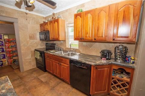 58 Harvey St, Struthers, OH 44471 photo 8
