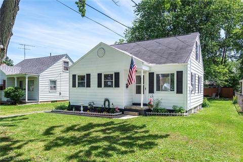 1525 Cedar Dr, Lorain, OH 44052 photo 1