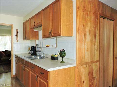 306 Roosevelt Ave, Elyria, OH 44035 photo 4