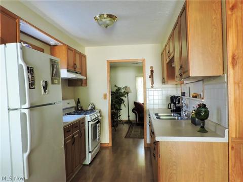 306 Roosevelt Ave, Elyria, OH 44035 photo 3