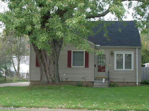 1208 Maple Dr, Lorain, OH 44052 photo 1