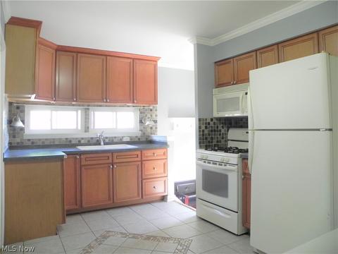 853 Livermore Ln, Elyria, OH 44035 photo 6